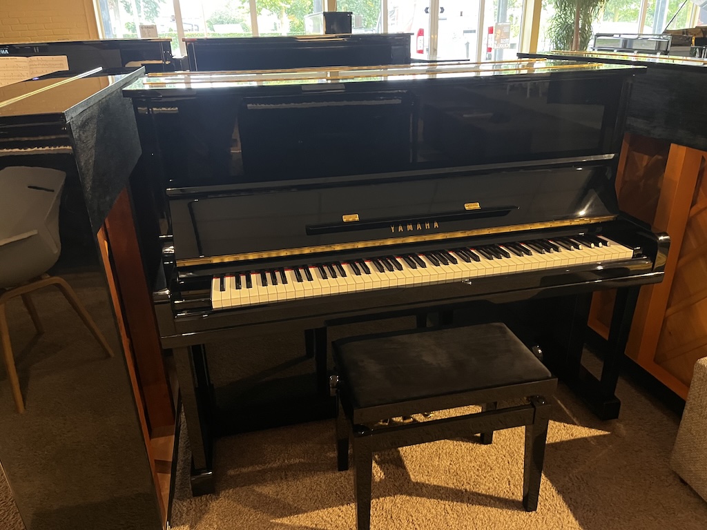 Yamaha U10A piano