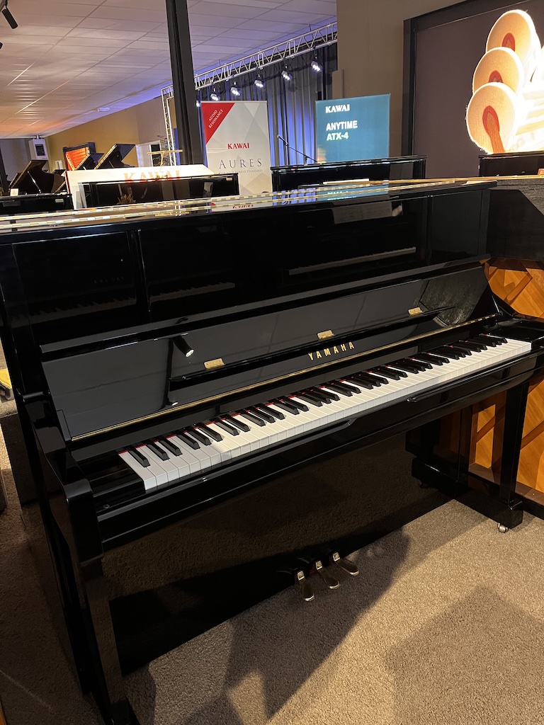 Yamaha YU-10 piano