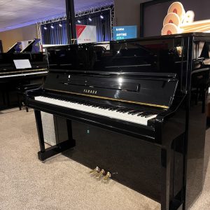 Yamaha YU-11 piano
