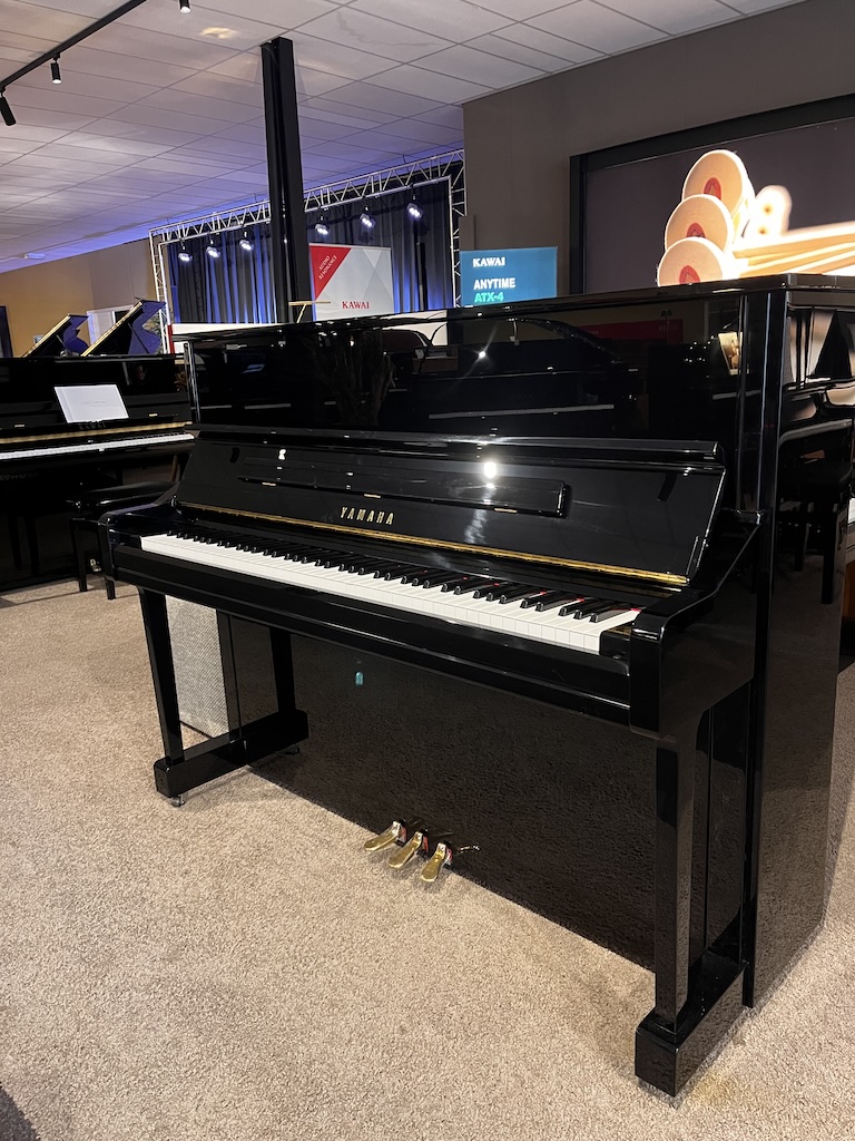 Yamaha YU-11 piano